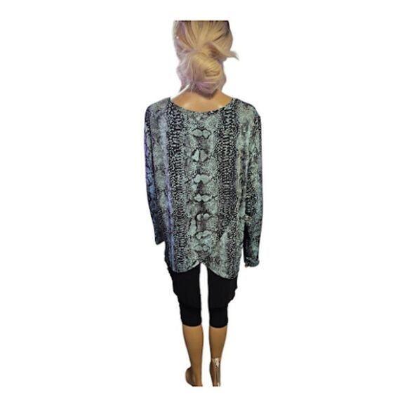 Nygard Green Snake Skin Animal Print  Tulip Back Long Line Top - Picture 4 of 6
